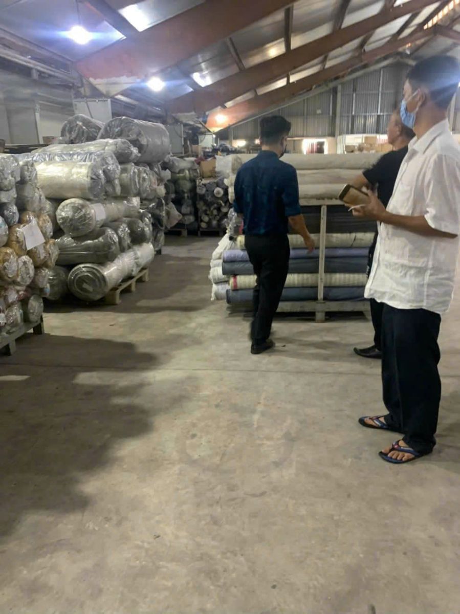 Thu mua vải tồn kho giá cao